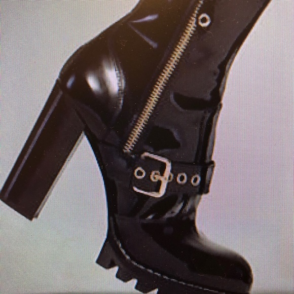 Louis Vuitton Shoes - LV Star Trail boots